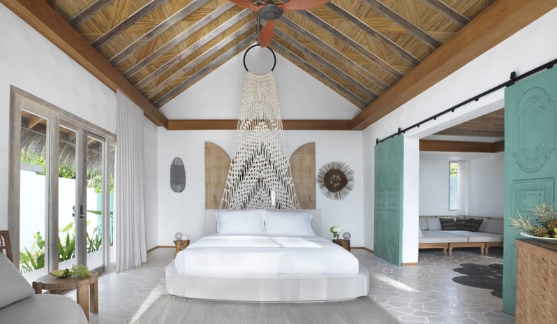 Fairmont Maldives Sirru Fen Fushi-DELUXE BEACH SUNRISE VILLA BEDROOM_15636